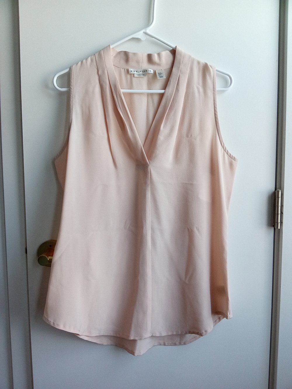 Madewell Sleeveless V-Neck Blouse in Blush